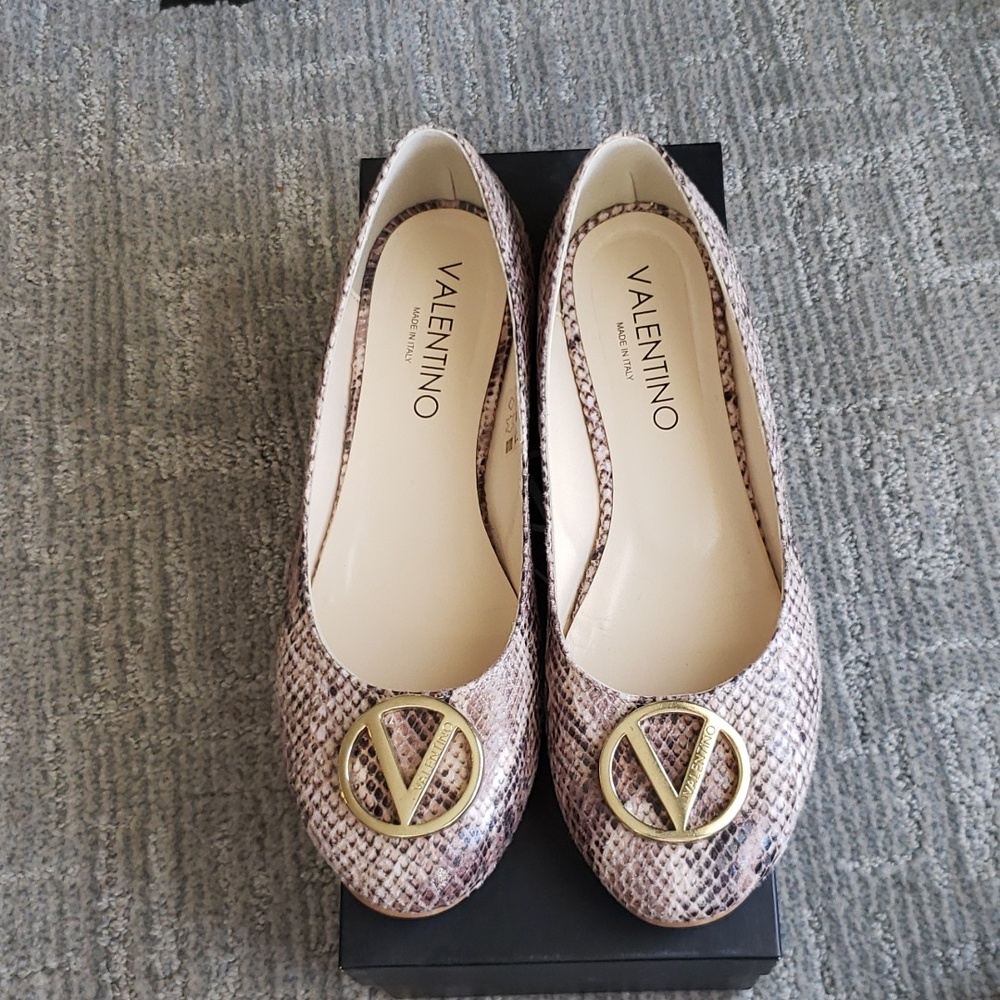 Womens Valentino flats